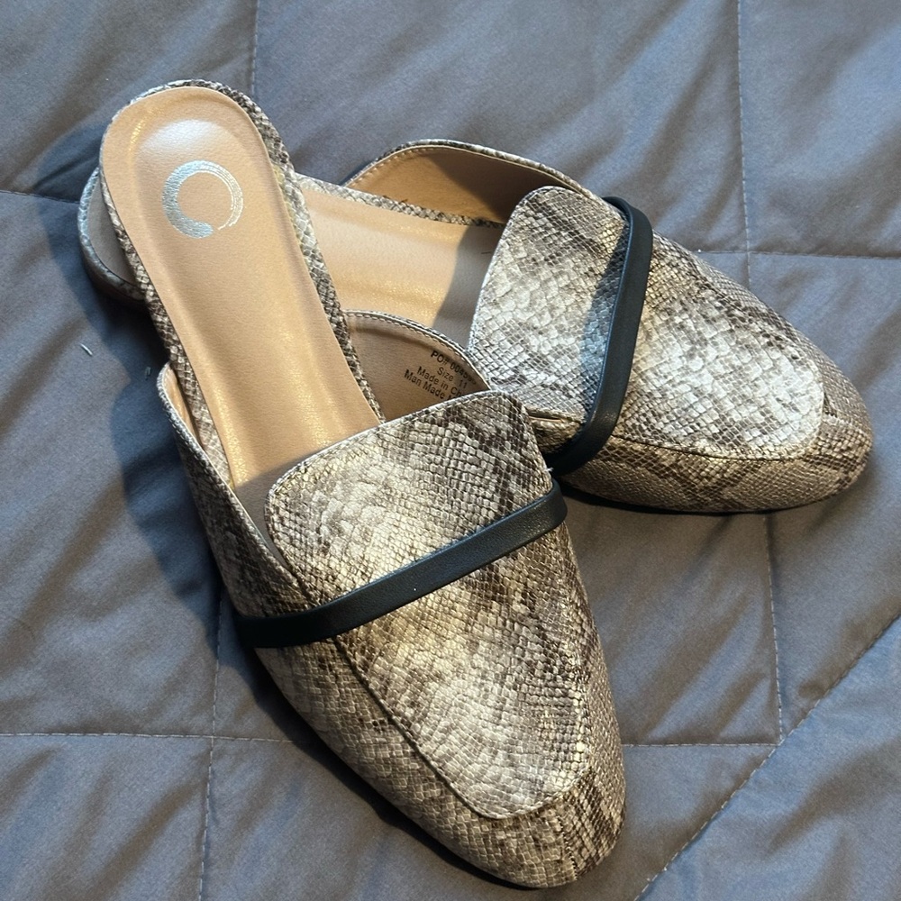 Women's Snakeskin Slip-On Loafers